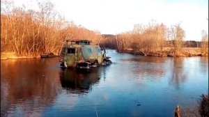 Он плывёт! Плавающий колесный вездеход Шаман.