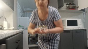 Иллюзий не питаю, Свекровь научила