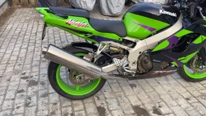 Kawasaki ZX9R 2002год 89262862924 с 10:00-20:00по МСК ( whatsapp)