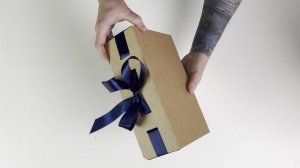 Новогодняя коробка Gofromir - 300х200х65 белая с синей лентой (без выреза)