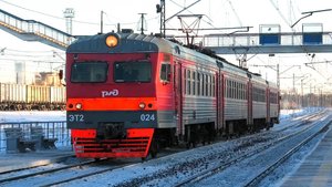 ЭТ2-024 сообщением Екатеринбург-Пасс. — Шаля делает остановку на о.п. Электродепо