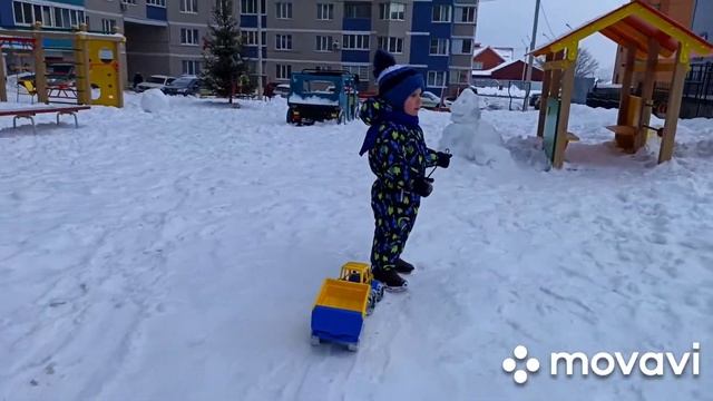 Играем На Детской Площадке Федя Играет Со Снегом Играем Во Дворе