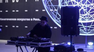 DJ set музыканта Zuma Dionys в аванзале Манежа/ DJ set played by Zuma Dionys in Manege