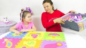 Сделали из стола большую ИГРОВУЮ площадку для Настиных игрушек  Nastya life VLOG 0+