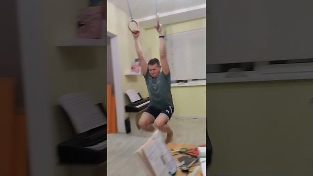 1.12.2022 Булат на спортивных кольцах