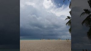 Непогода на мальдивском побережье