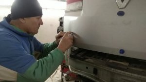 Клеевой PDR в помощь споттеру в трудно доступных местах кузова.