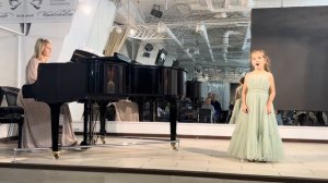 Дубравин «Вальс Офелии» из мюзикла Брысь. Ивашкова Анна 7 лет. Педагог Тайсаева ТВ.