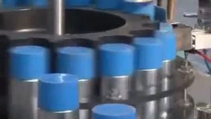 Машина автоматической установки колпачков на аэрозольный баллон