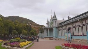 Лермонтовская  галерея в Пятигорске в парке "Цветник".