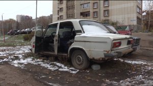 В Уфе выявляют брошенные во дворах машины