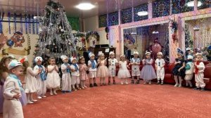 Песня для малышей  «В нашем зале елочка»