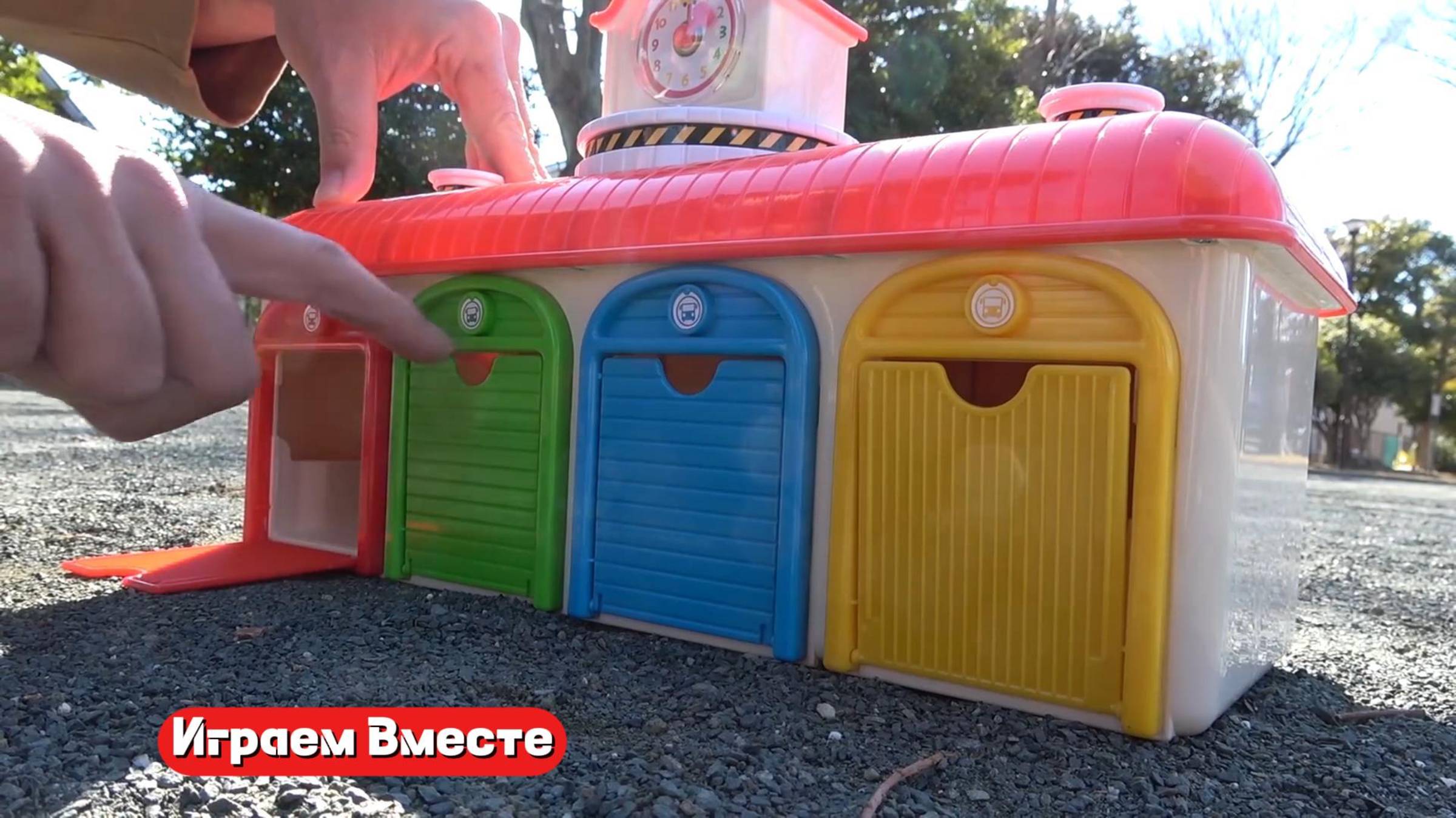 ИЗУЧАЕМ ЦВЕТА ! ДЕТСКАЯ ПЛОЩАДКА ! РАЗВИВАШКИ ДЛЯ ДЕТЕЙ !
