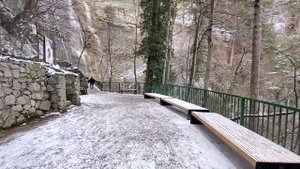 Водопад Учан-Су холодной крымской весной