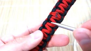 How to Make the Deadpool Solomon Knot Paracord Bracelet Tutorial(360P)