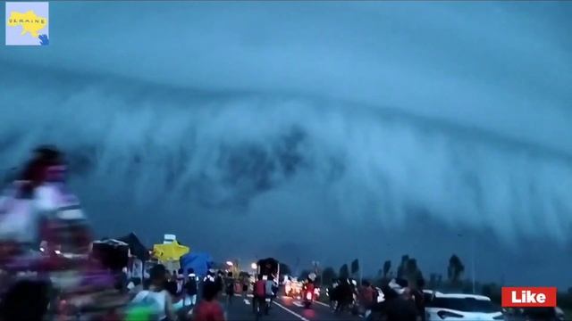 Индия, Харидвар, редкое явление, шельфовые облака 12 июля 2023 г. смотреть онлайн