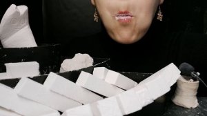 АСМР  Я жую, котик прячется  Ассорти, сухой/мокрый хруст. ASMR the cat is hiding  dry/wet crunch.