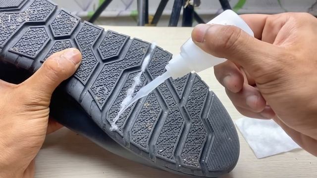 срочный ремонт лопнувшей подошвы. обувь.