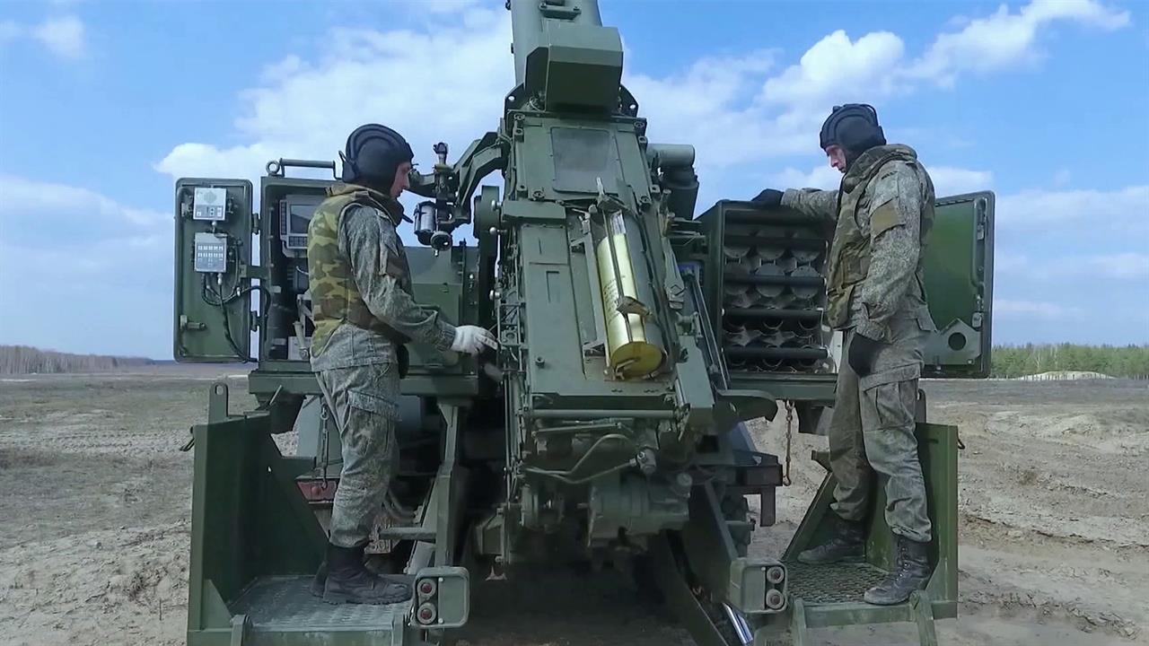 Российские артиллеристы встречают профессиональный праздник на передовой