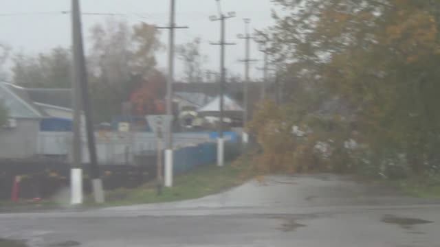 ВСЁ ХУЖЕ И ХУЖЕ / ПОВАЛИЛО ДЕРЕВЬЯ / ОСТАЛИСЬ БЕЗ СВЕТА / ДЕНЬ РОЖДЕНИЯ смотреть онлайн