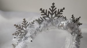 Ободок снежинки или снегурочки из  простых материалов