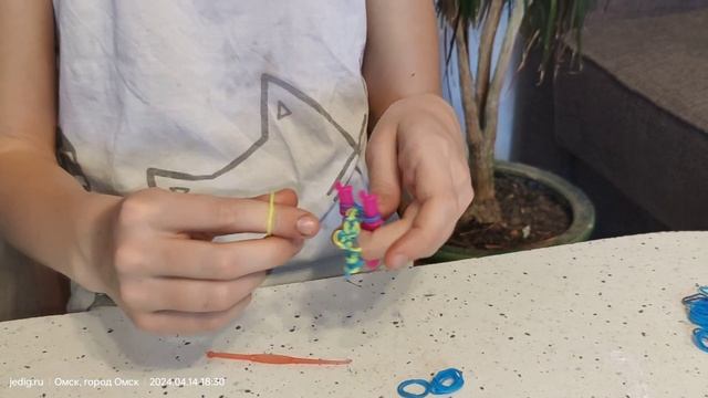 Плетеная змейка из резиночек
