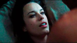 Мужчина стал одержим красивой девушкой по соседству... Краткий пересказ фильма (360p)