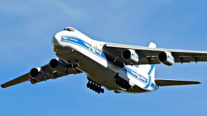 Тяжелый Ан-124 фантастический заход и шквал ветра от спутного следа