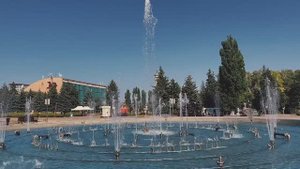 Фонтан на Солдатской площади в Ставрополе. Видеооткрытка.