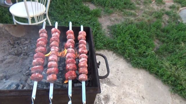 КОЛБАСКИ НА ОГНЕ | БЫСТРО ВКУСНО С ДЫМКОЙ ВКУСНЯШКА | #КЛЮКЕРГОТОВИТ