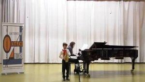Ивашков Александр 7 лет. А.Вайнен "Маленький концерт 2,3 часть". Е.Крылатов "Крылатые качели"