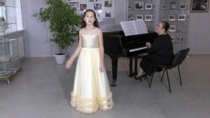 Масленкина Аделина. Младшая группа. Р.н.п. в обр. С. Василенко «По сеничкам Дуняшенька гуляла»