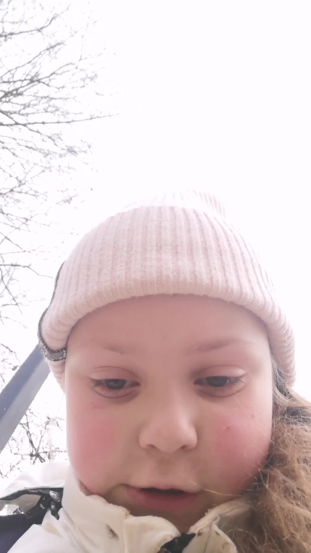 в детском парке. смотреть онлайн