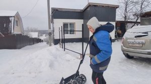 "Бульдозер" от UNIKIT - уборка снега легко и быстро с нашей мощной лопатой на колесах!