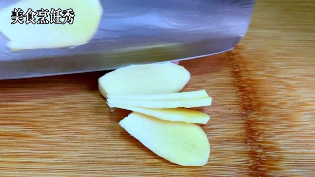 炒芹菜時，切記不要直接下鍋炒，教你一招，清脆爽口不塞牙，【美食烹飪秀】，#炒芹菜食譜，#炒芹菜料理，#炒芹菜的做法，#炒芹菜煮法，#炒芹菜