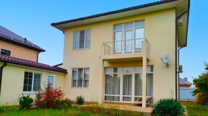 Воздушный и уютный. В этом доме много света и пространства.