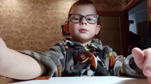 показываю Таба лапу