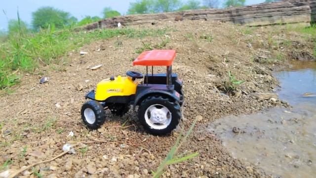 Давим стаканчики грузовичками смотреть онлайн