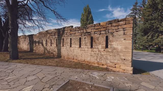 Крепостная стена в Ставрополе. Остатки крепостной стены, достопримечательность.