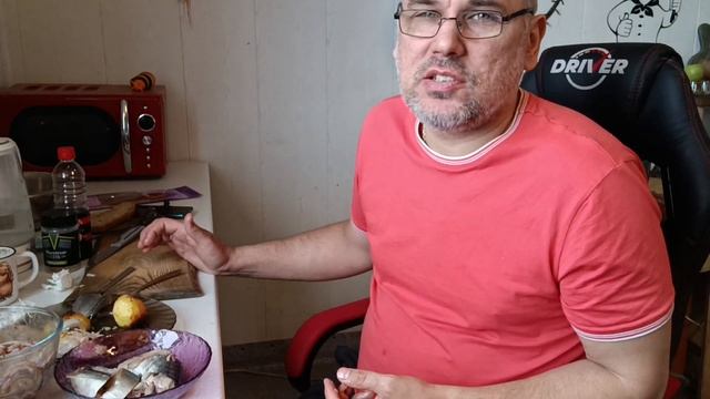 Fat mukbang and review of the movie Trainspotting | #КЛЮКЕРГОТОВИТ