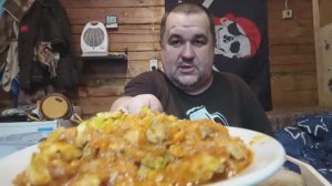 Обжор - гуляш из свинины | Мукбанг - жареная картошка с солеными огурцами