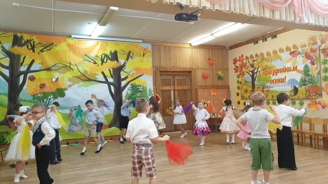 Вход на осенний утренник с платочками | Старшая группа детского сада смотреть онлайн