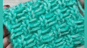 Красивый двухсторонний узор спицами.