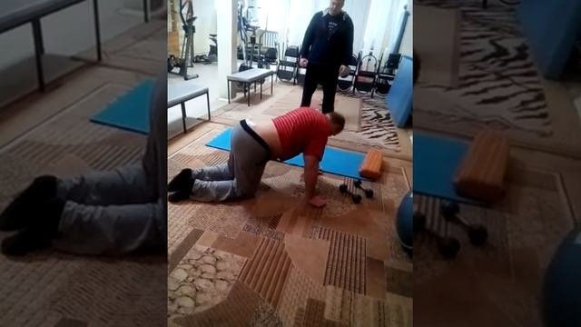 на четвереньках