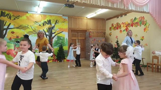Вход Старичка - Лесовичка | Танцуем польку новую | Осенний утренник старшая группа смотреть онлайн