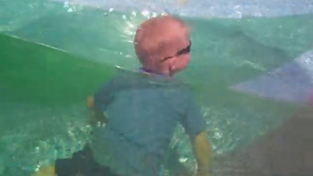 Катание в водном шаре на день города Березники. смотреть онлайн