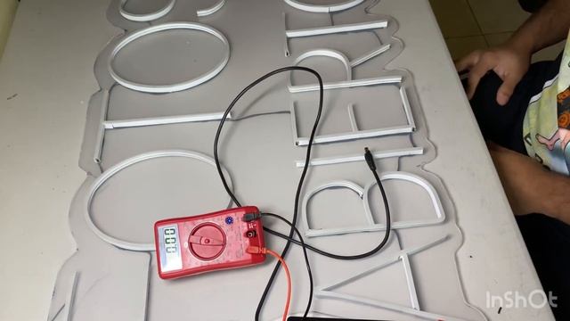 ¿Que cargador ponerle a un letrero neon? смотреть онлайн