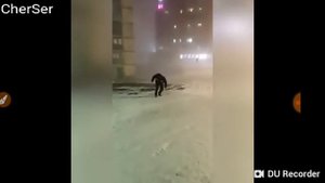 Житель Норильска идет домой