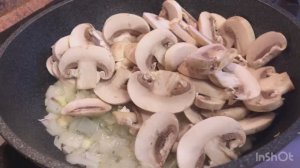 Как приготовить вкусные пельмени на сковороде🍳!