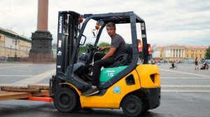 Вилочный погрузчик komatsu из нашего арендного парка